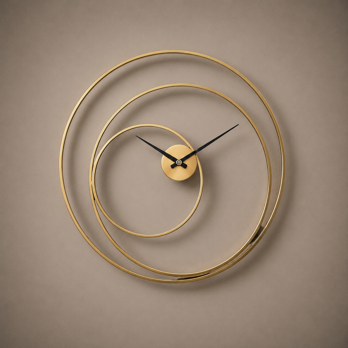 Grande horloge contemporaine dore