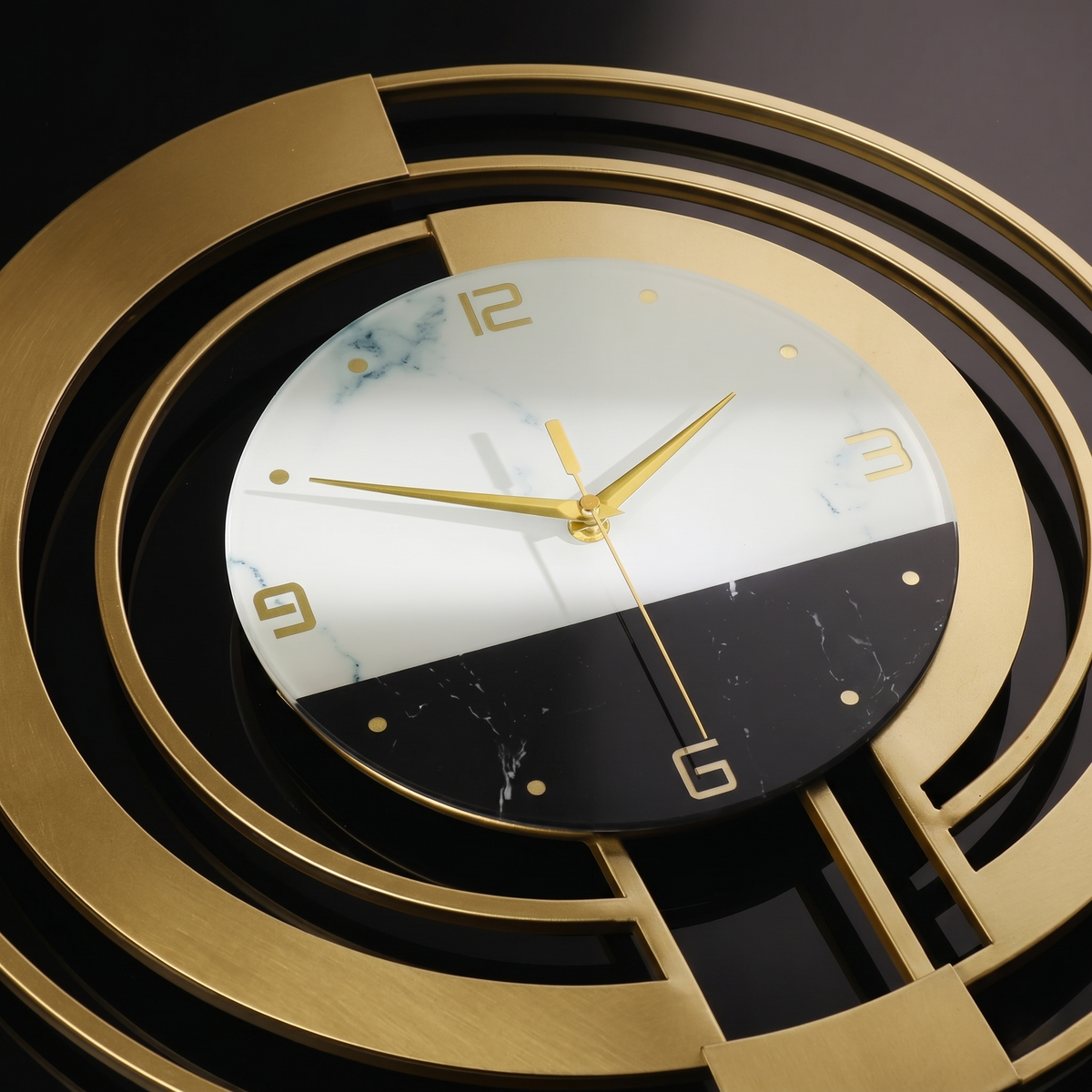 Horloge murale design métal