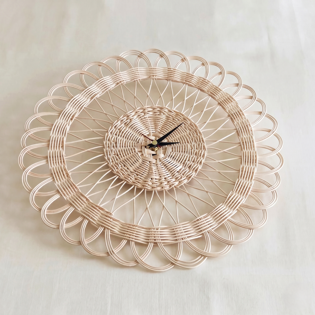 Horloge rotin tressé