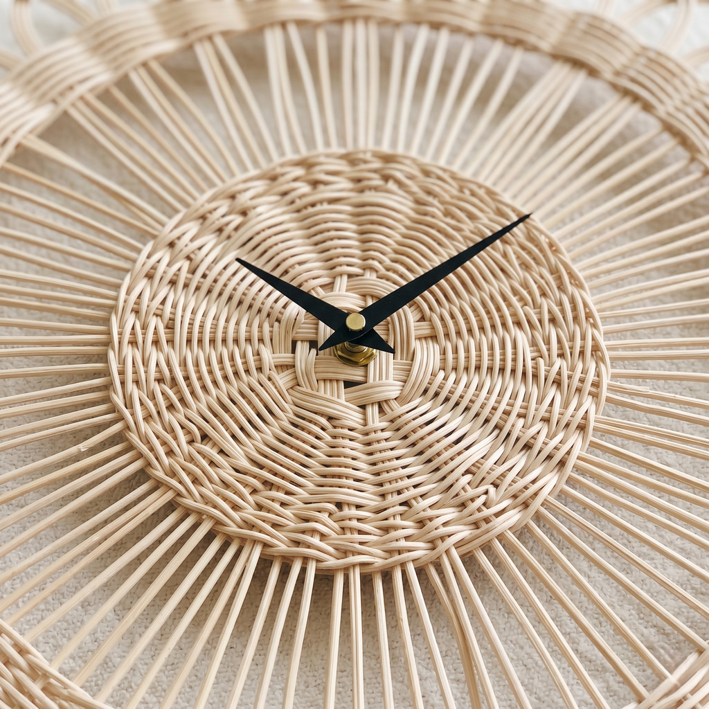 Horloge rotin tressé