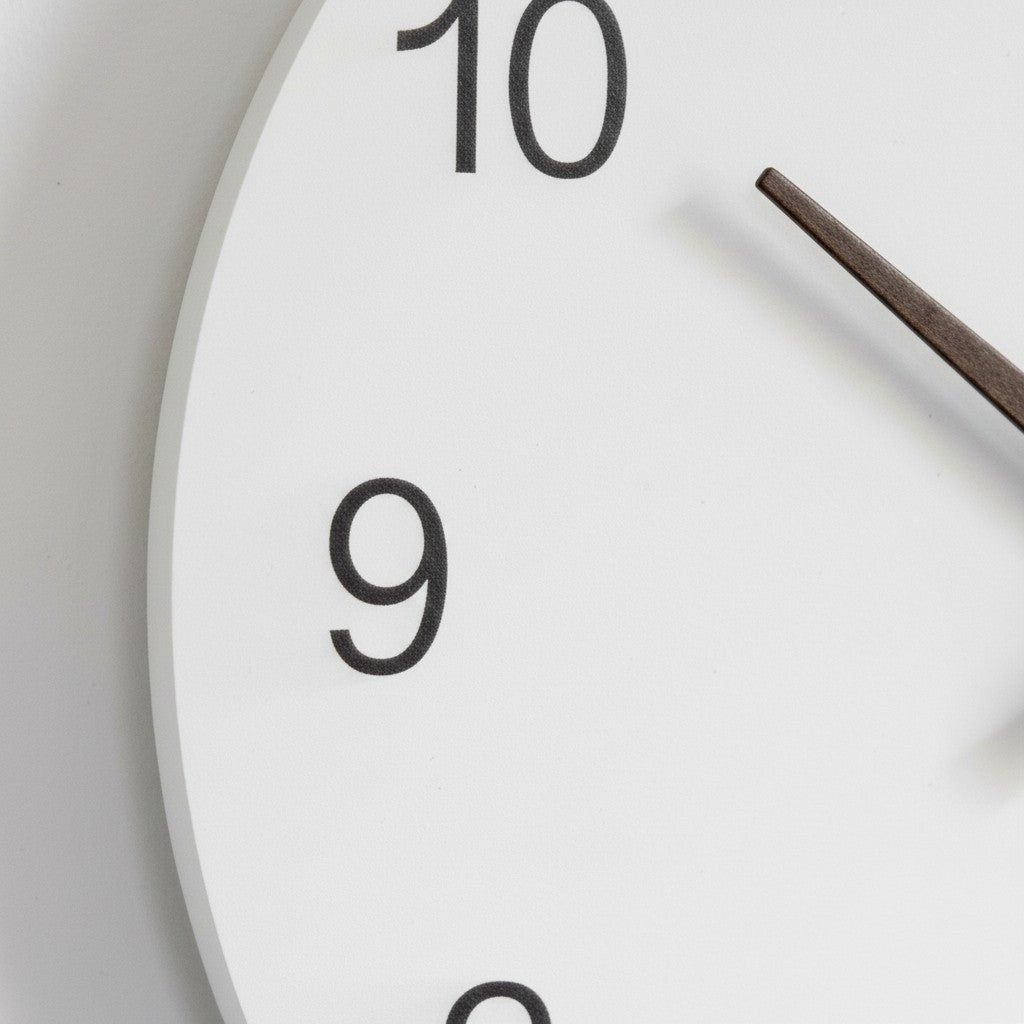 Grande horloge blanche minimaliste