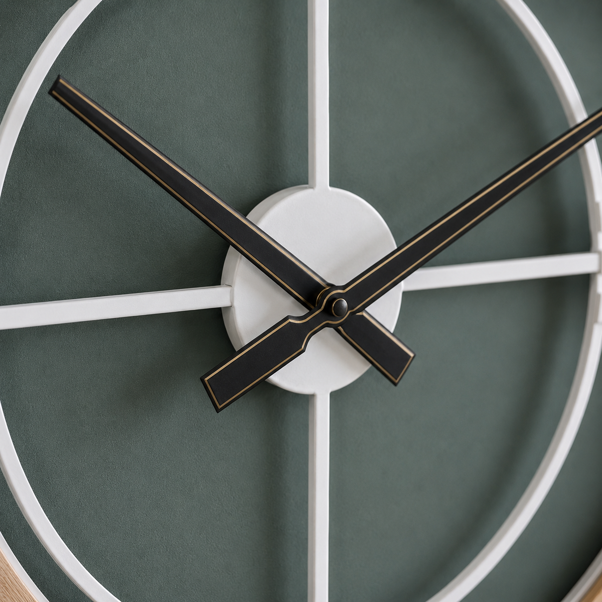 Grande horloge blanche et bois