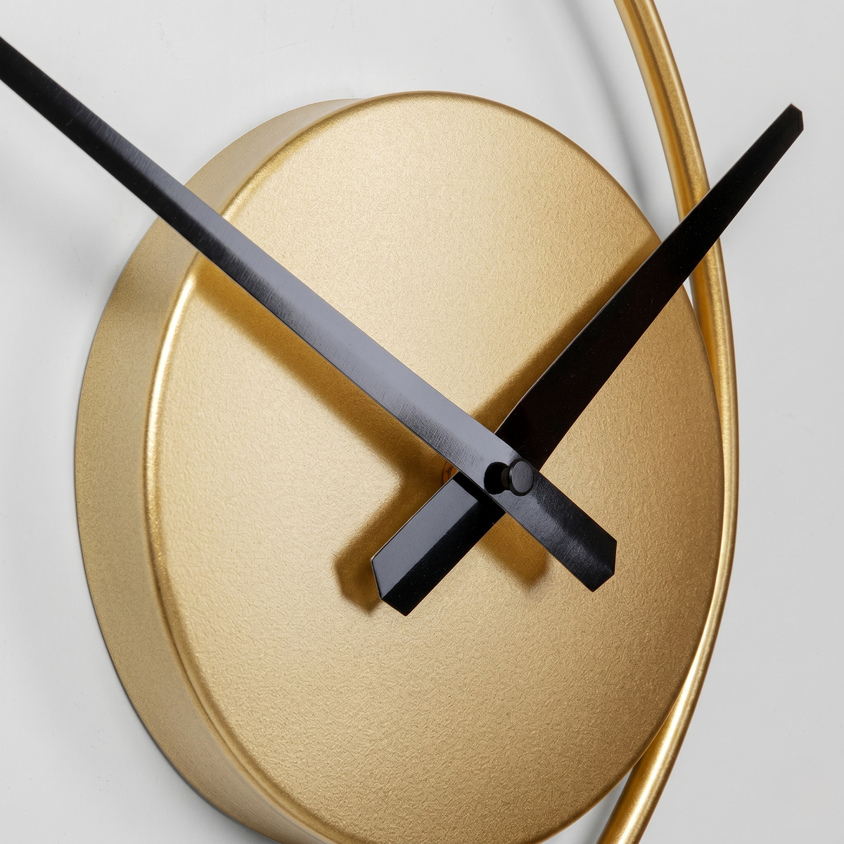 Grande horloge contemporaine dore