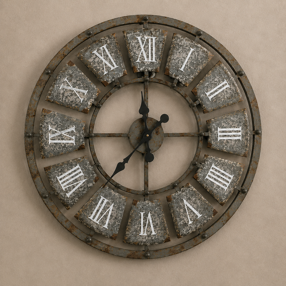 Grande horloge grise métal vieilli