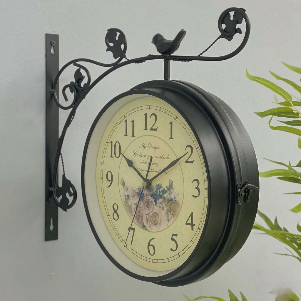 Horloge de gare double face moderne