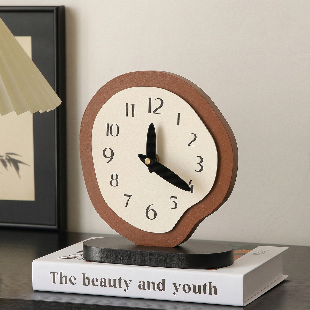 Horloge à poser moderne