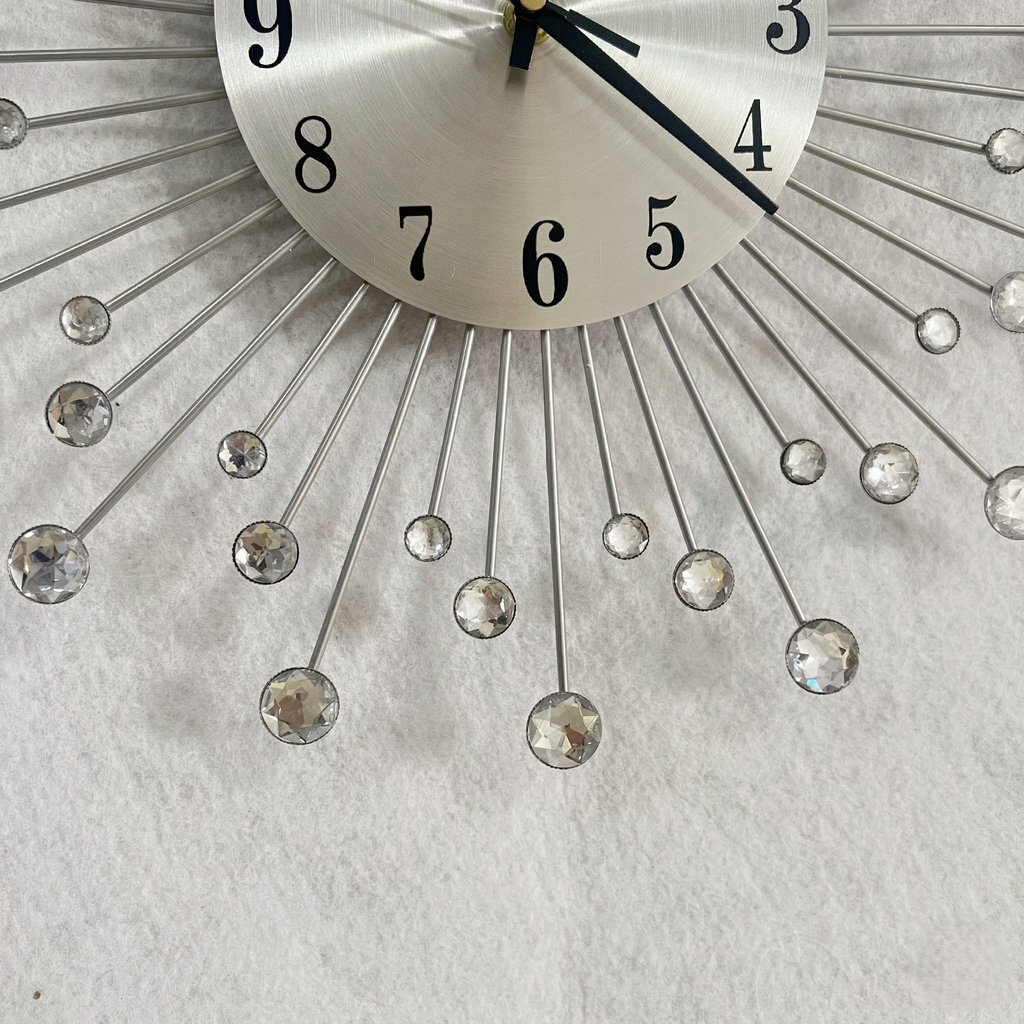 Horloge décorative en métal