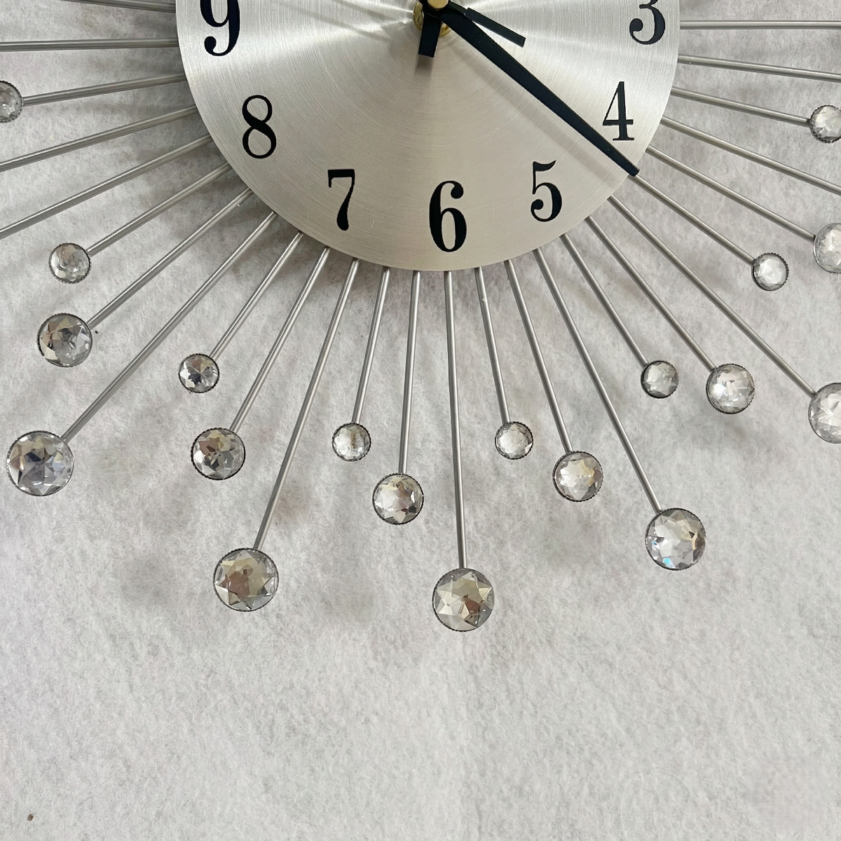 Horloge décorative en métal