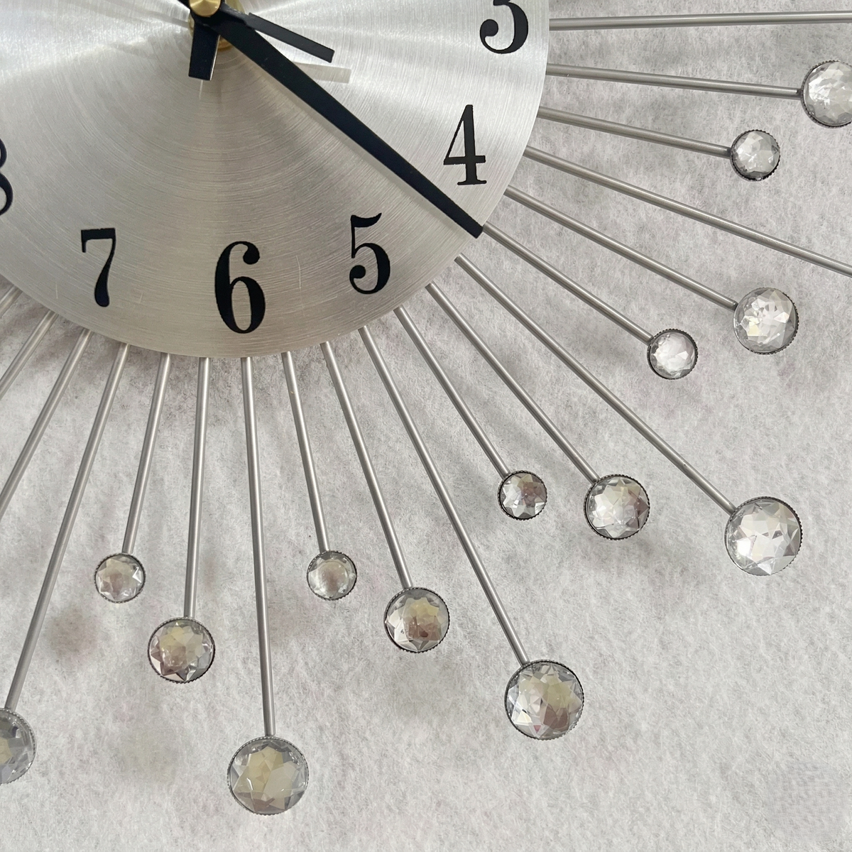 Horloge décorative en métal