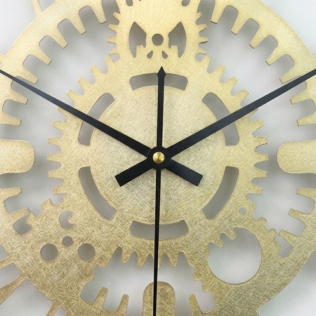 Horloge en métal chiffre romain