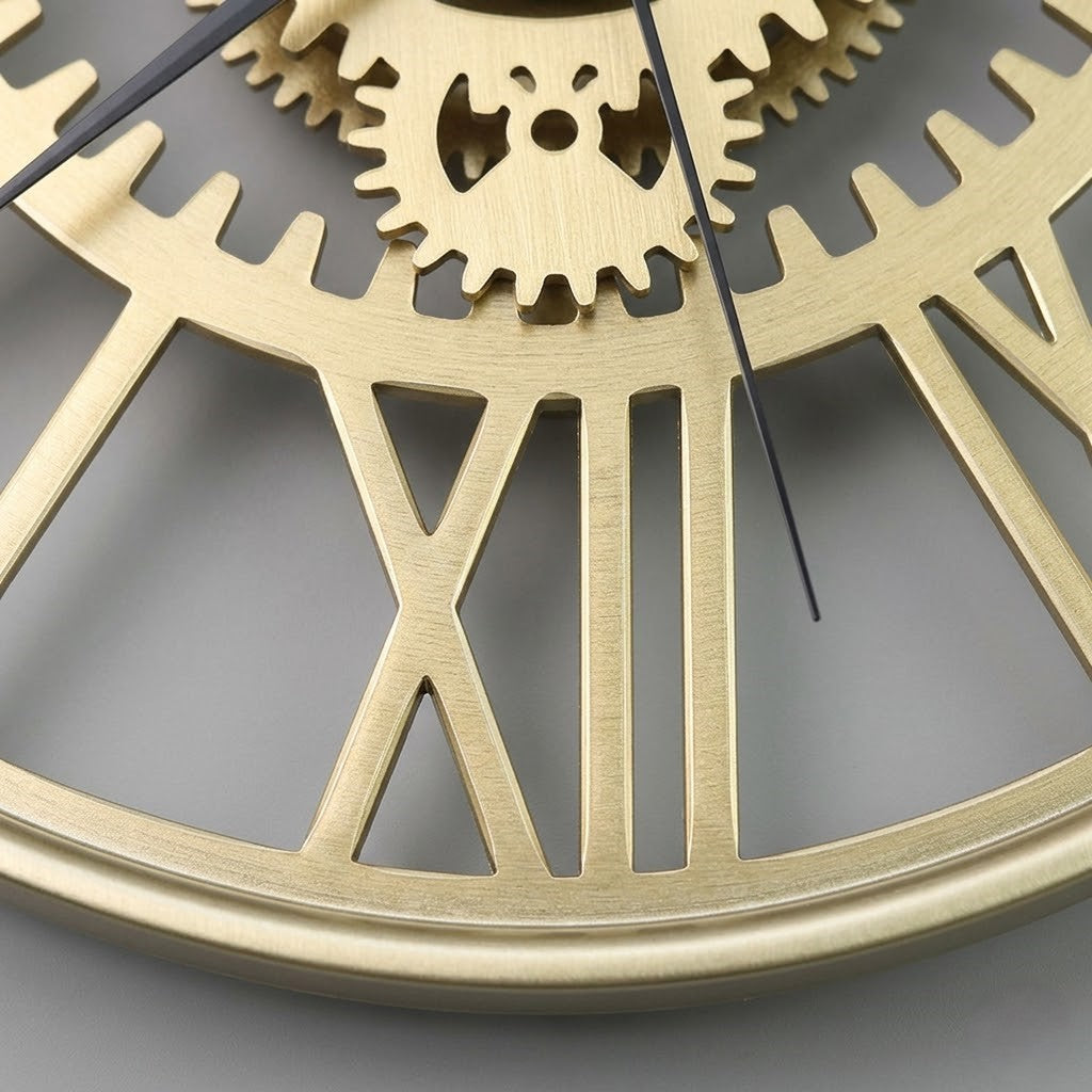 Horloge en métal chiffre romain