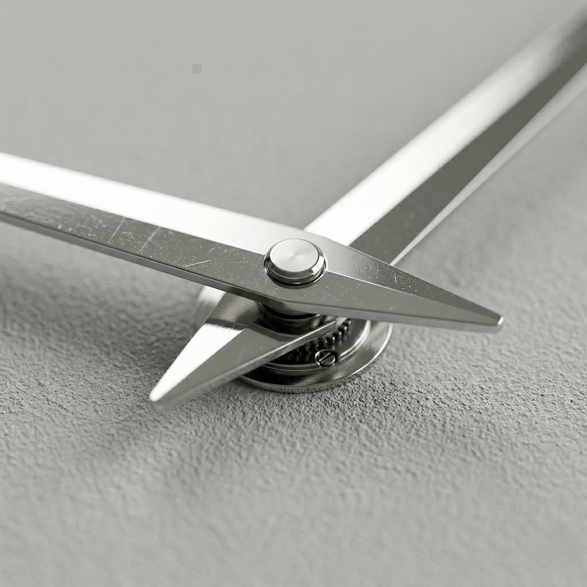 Horloge minimaliste gris