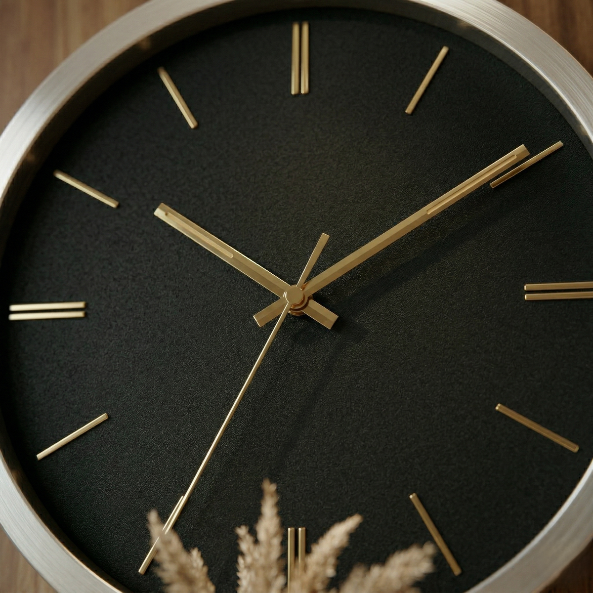 Horloge murale minimaliste en métal diamètre 30 cm