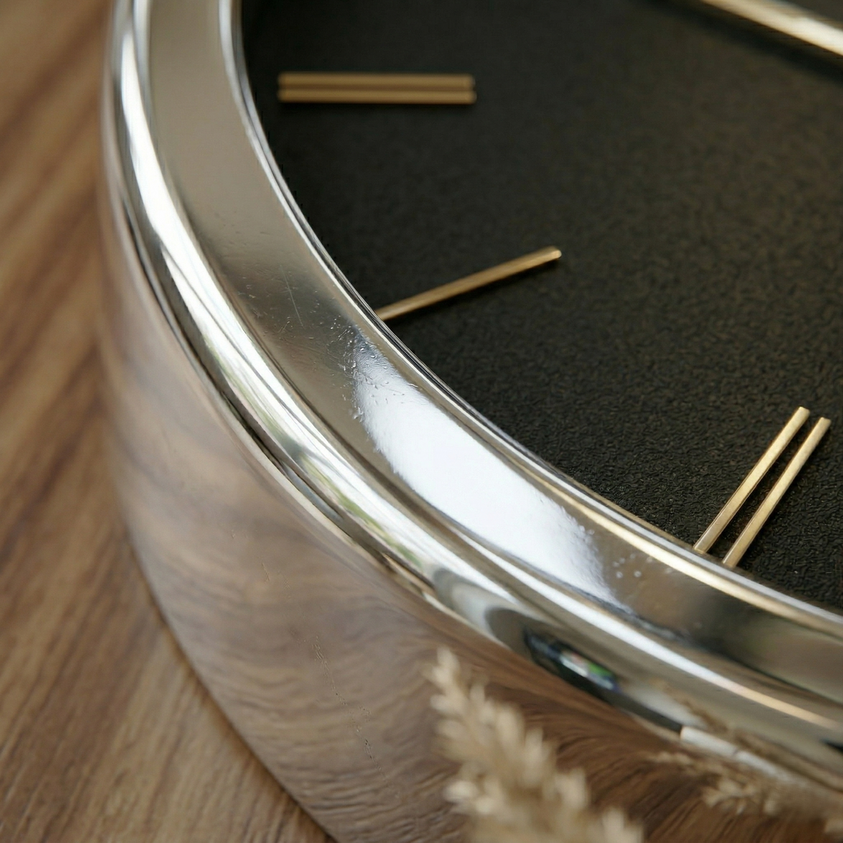 Horloge murale minimaliste en métal diamètre 30 cm