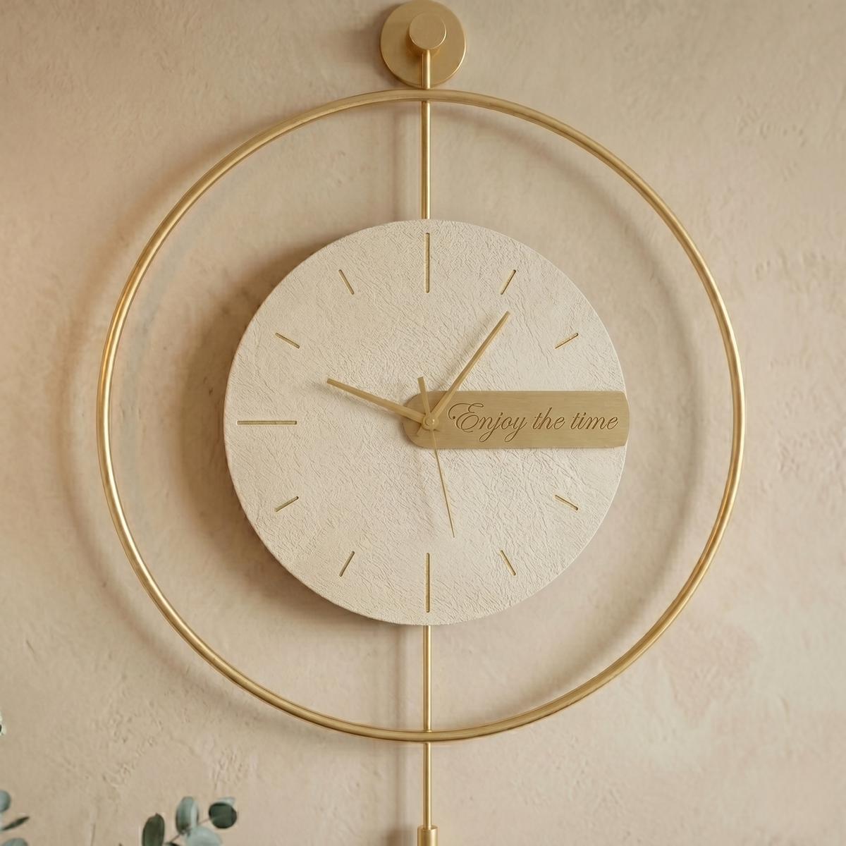 Horloge dorée balancier