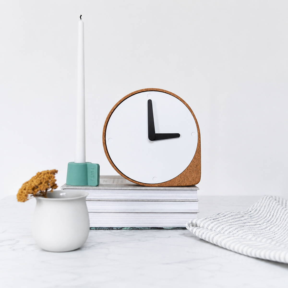 Horloge à poser scandinave
