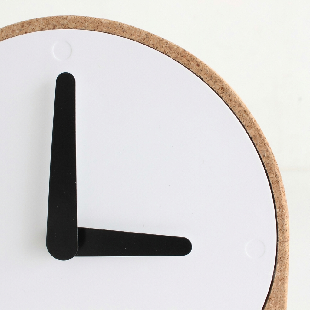 Horloge à poser scandinave