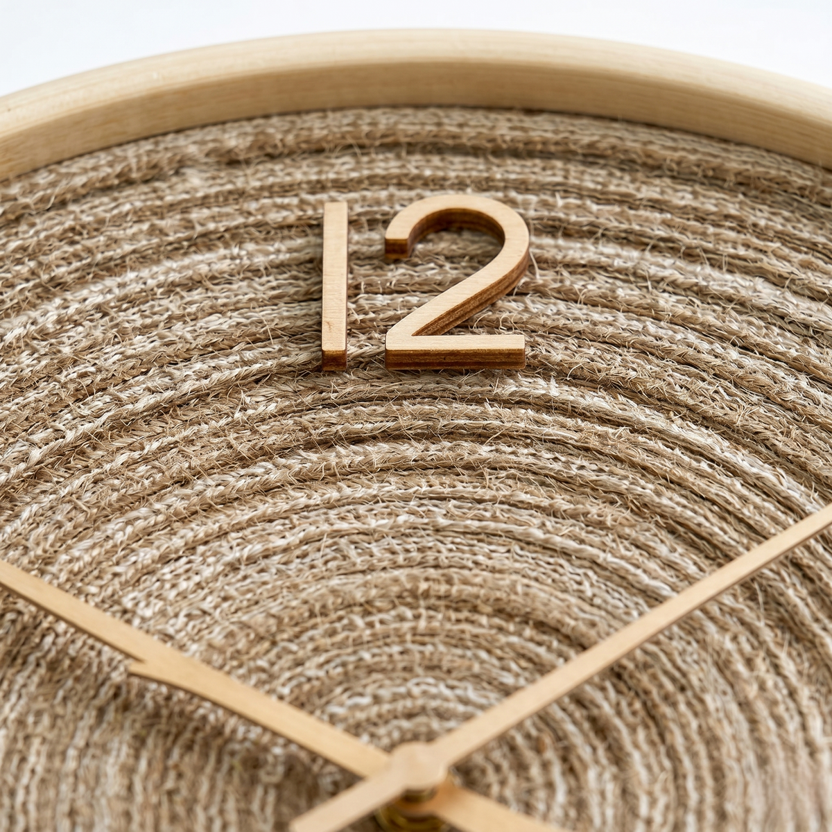 Horloge design rotin osier