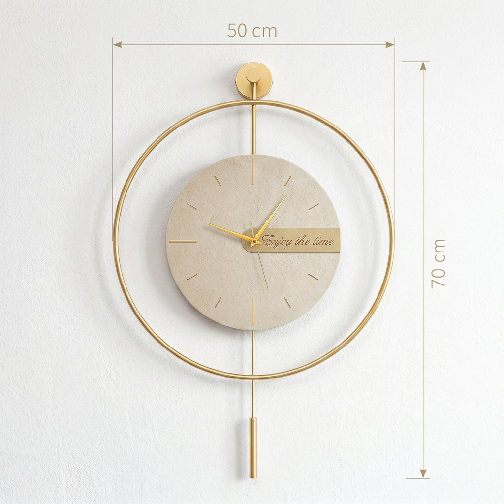Horloge dorée balancier