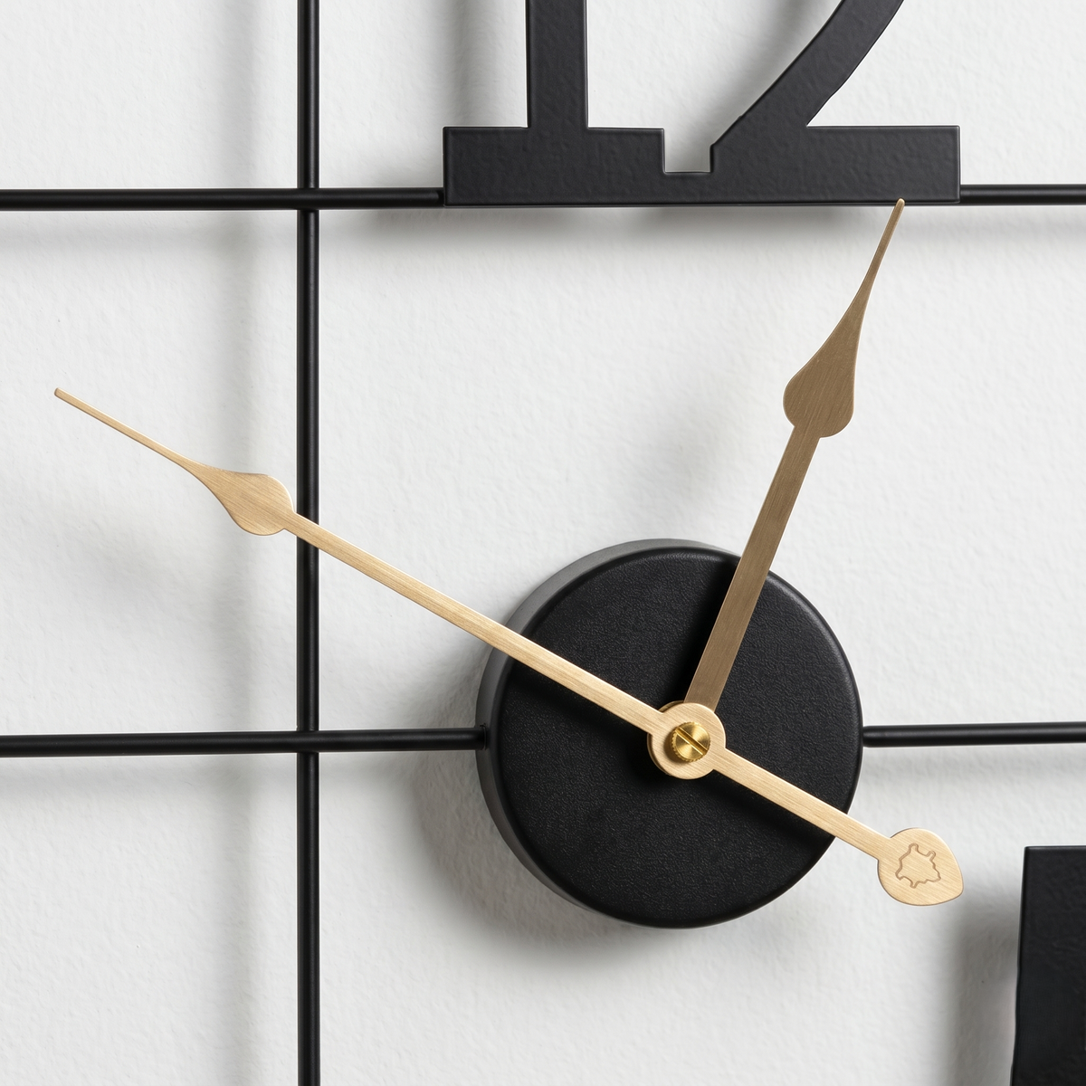 Horloge en métal noir
