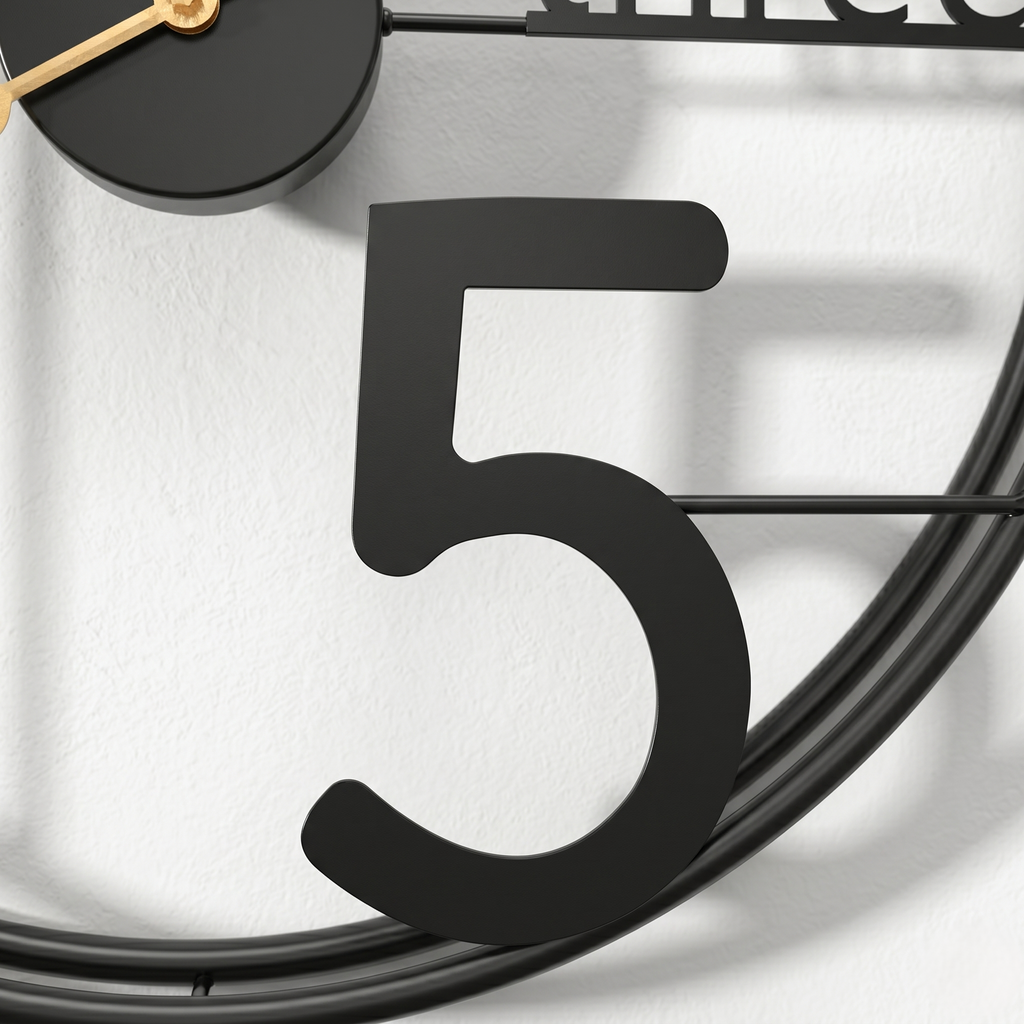Horloge en métal noir