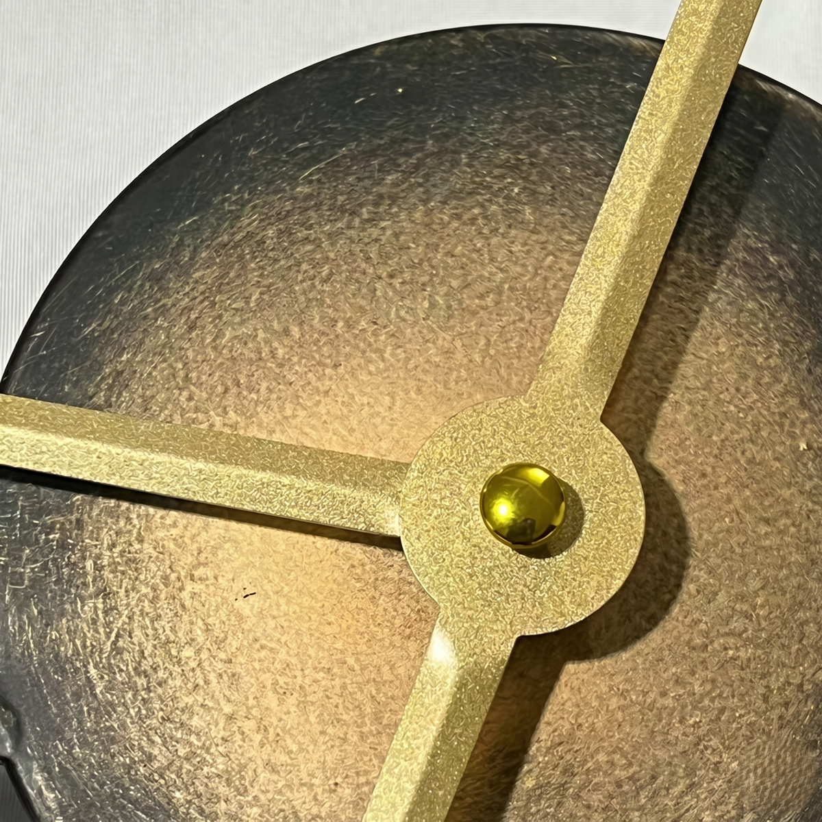 Horloge moderne en métal