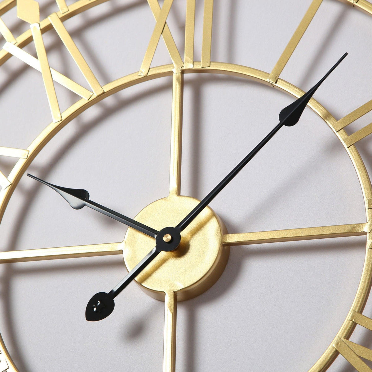 Horloge murale dorée