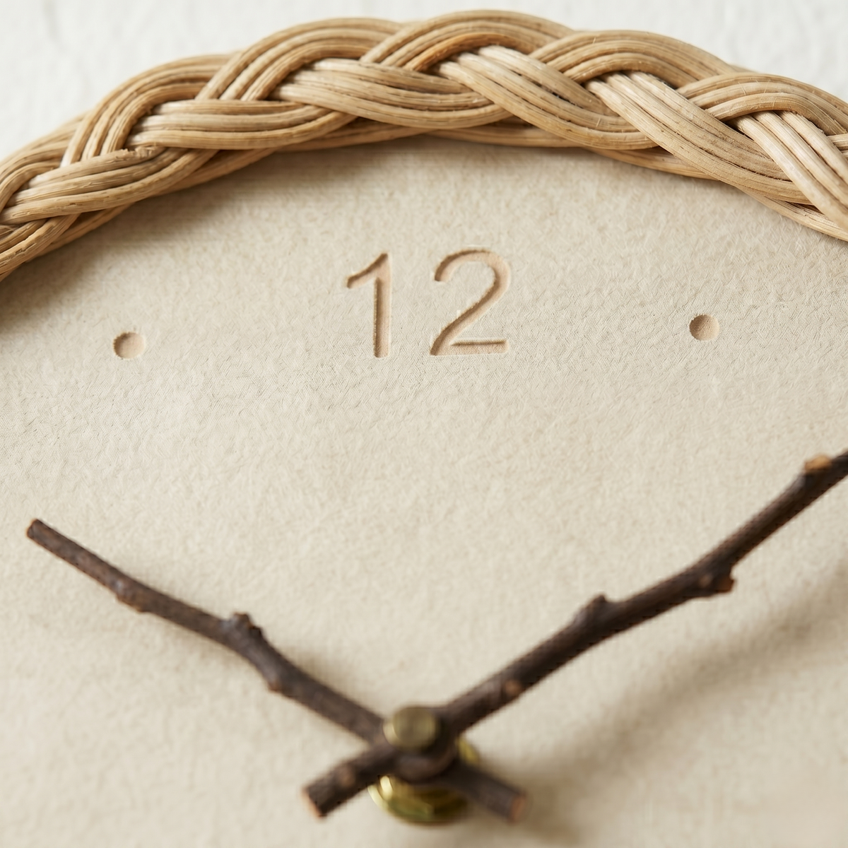 Horloge silencieuse en rotin