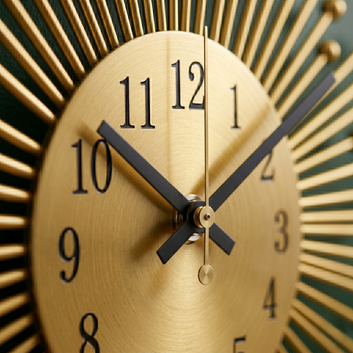 Horloge soleil doré